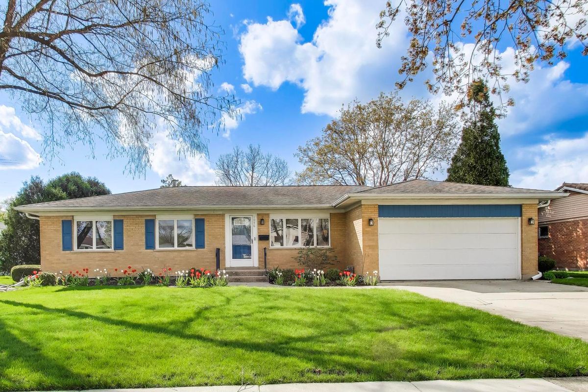 1036 Clark Lane, Des Plaines, IL 60016