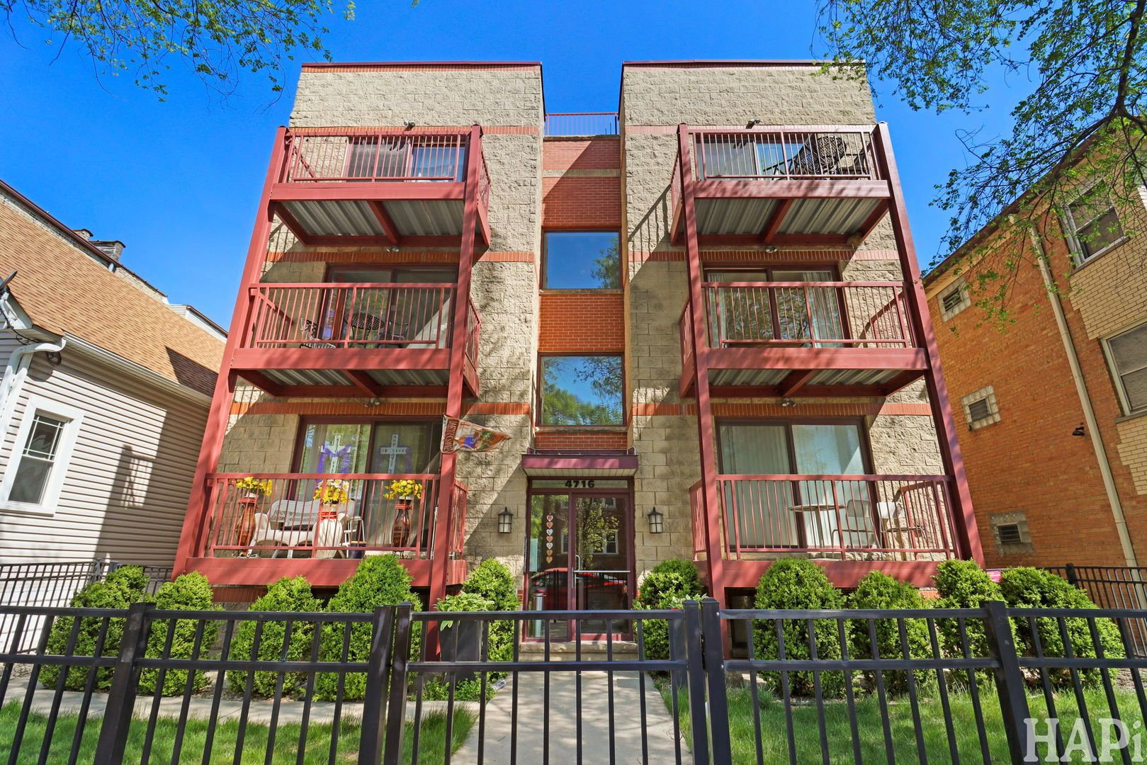 4716 W Addison Street #2E — Chicago, IL 60641