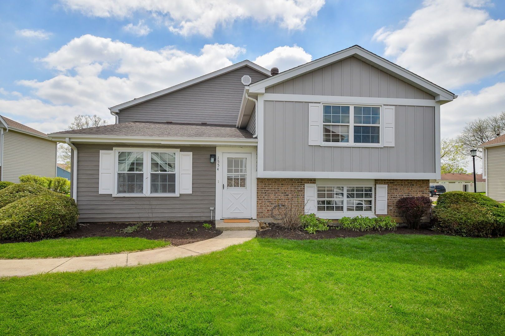 1554 Timber Trail — Wheaton, IL 60189