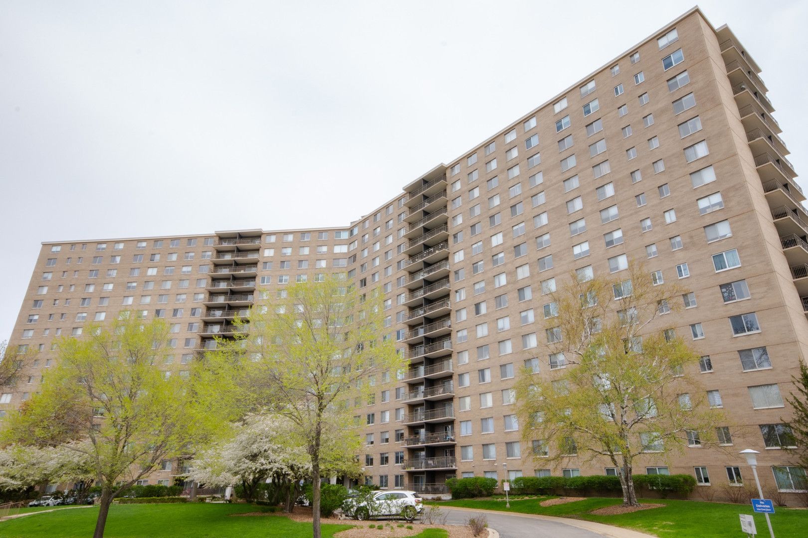 7033 N KEDZIE Avenue #1408 — Chicago, IL 60645