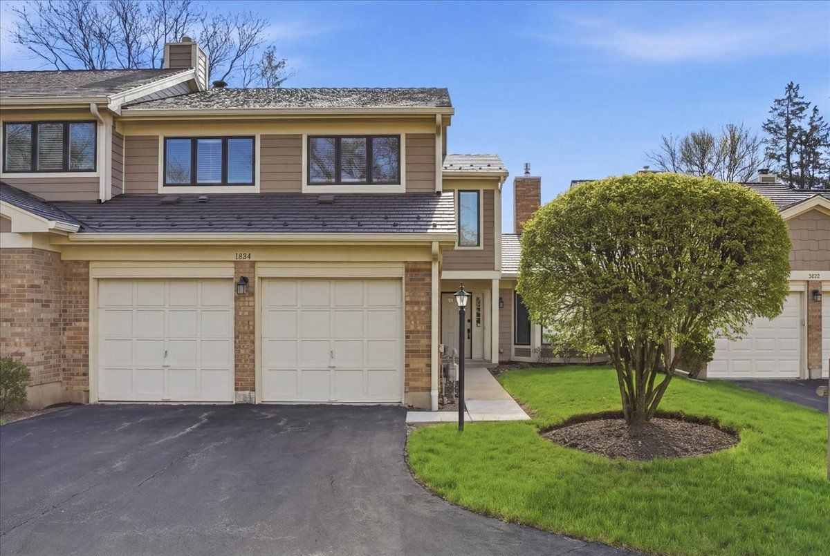 1204 Chatham Court, Libertyville, IL 60048