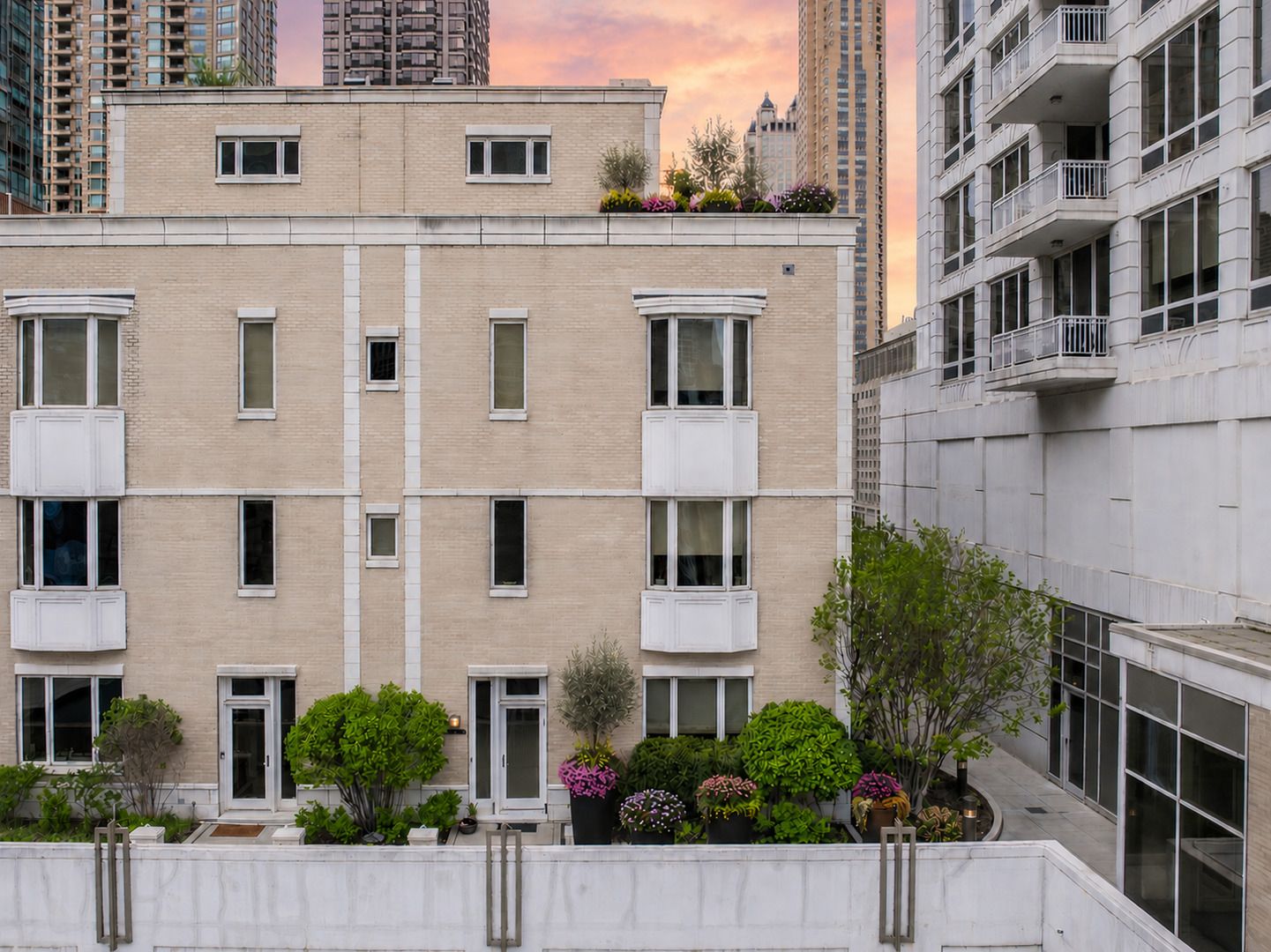 55 E Erie Street #SH-D — Chicago, IL 60611
