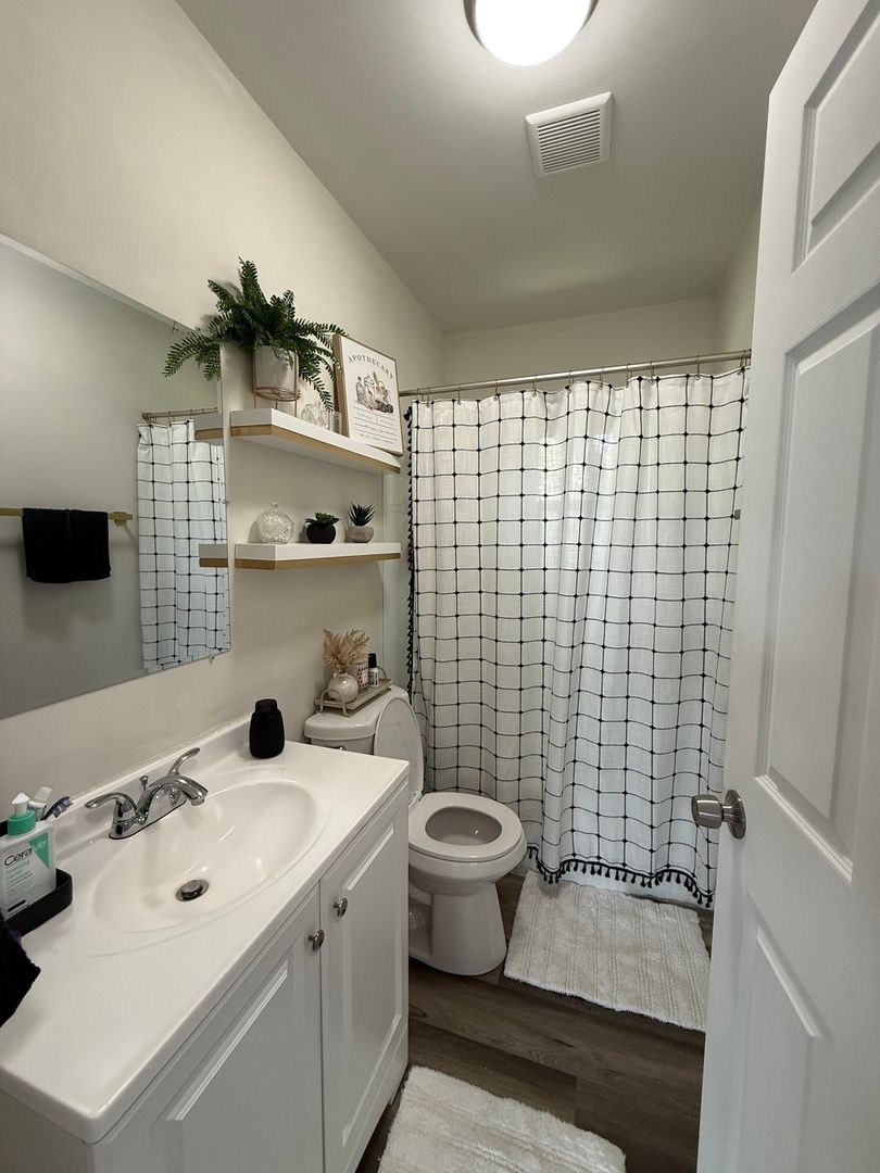 18 N Jefferson Avenue, Amboy, IL 61310