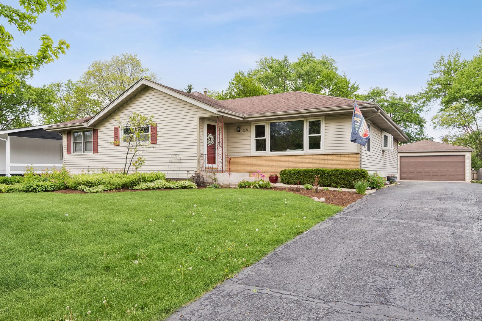 5324 Clover Drive — Lisle, IL 60532