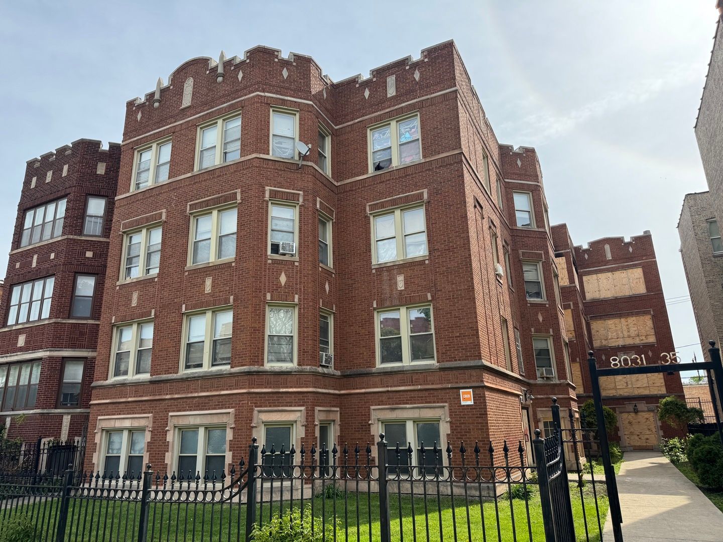 8035 S Evans Avenue — Chicago, IL 60619