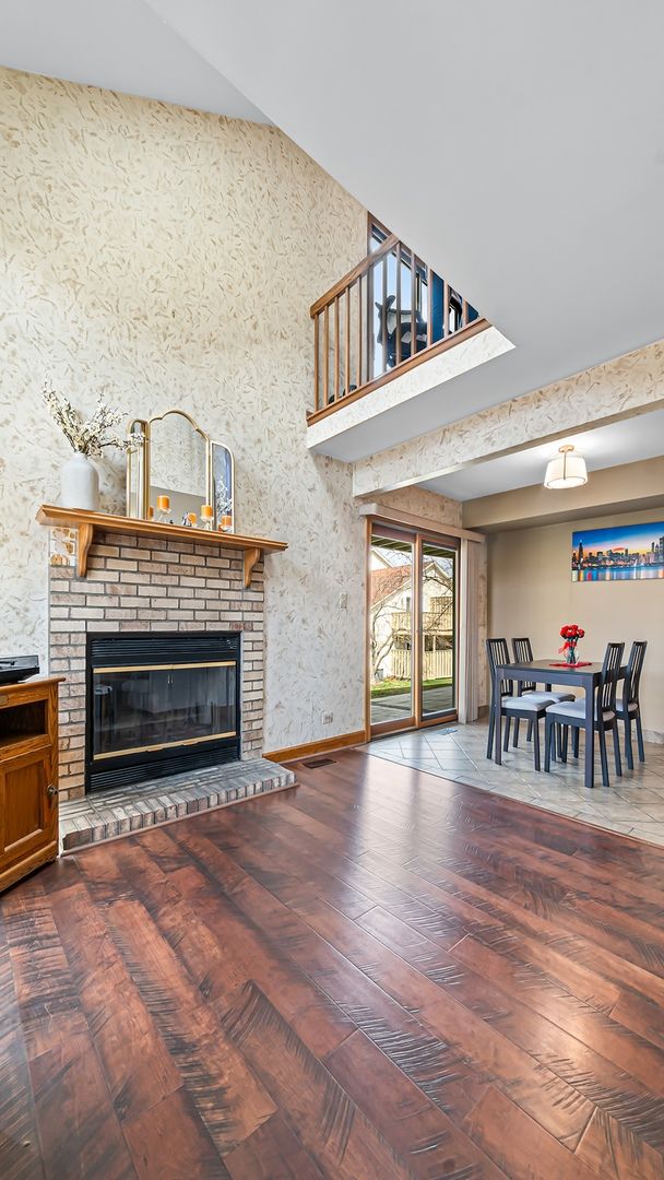 220 Whitewood Drive, Streamwood, IL 60107