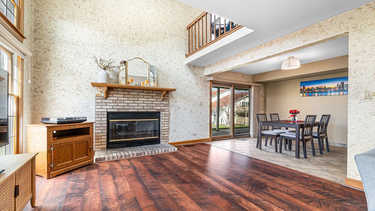 220 Whitewood Drive, Streamwood, IL 60107