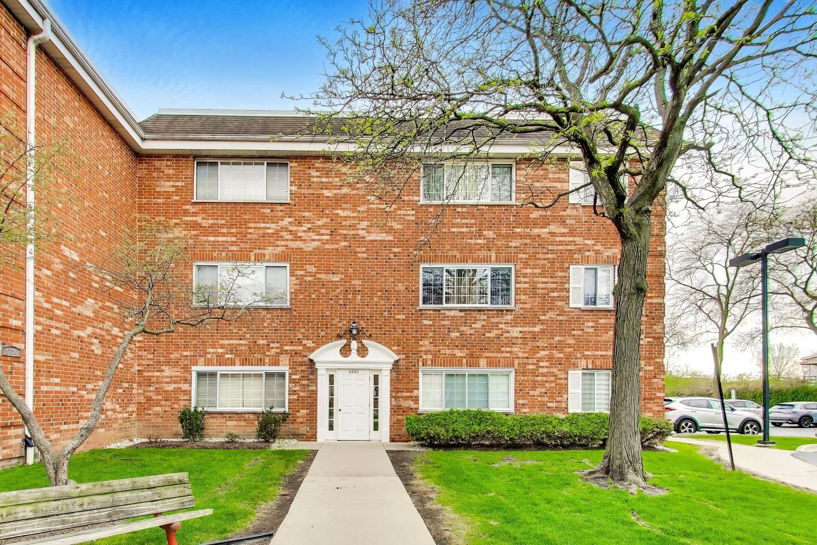 6882 W TOUHY Avenue #1A — Niles, IL 60714