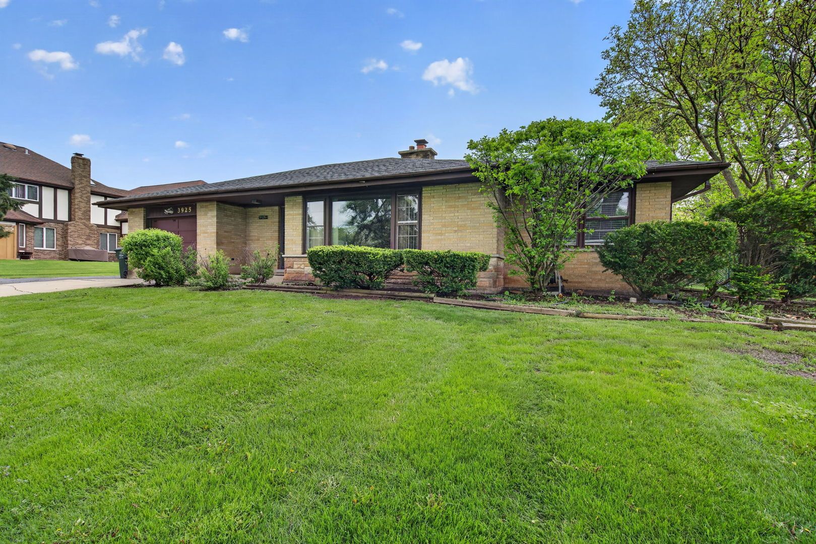 3925 Downers Drive — Downers Grove, IL 60515