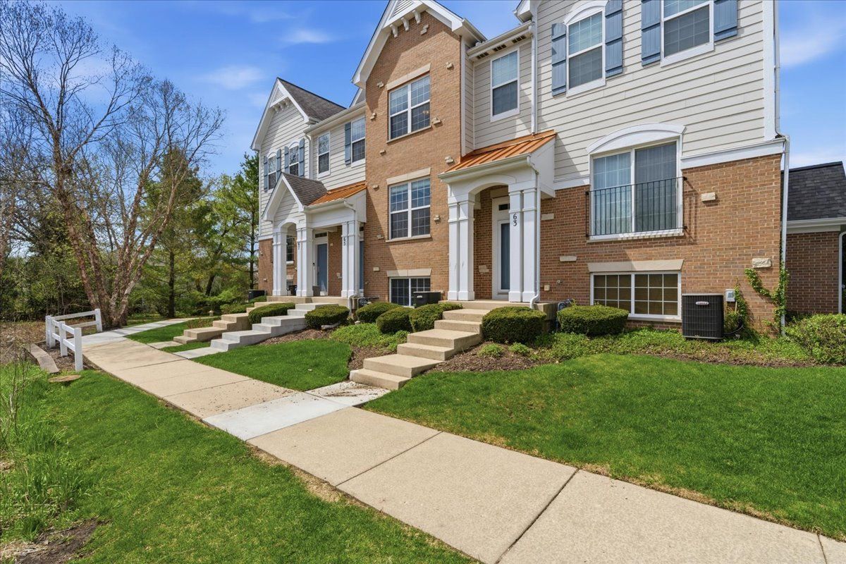 65 Arcadia Lane — Lake Zurich, IL 60047