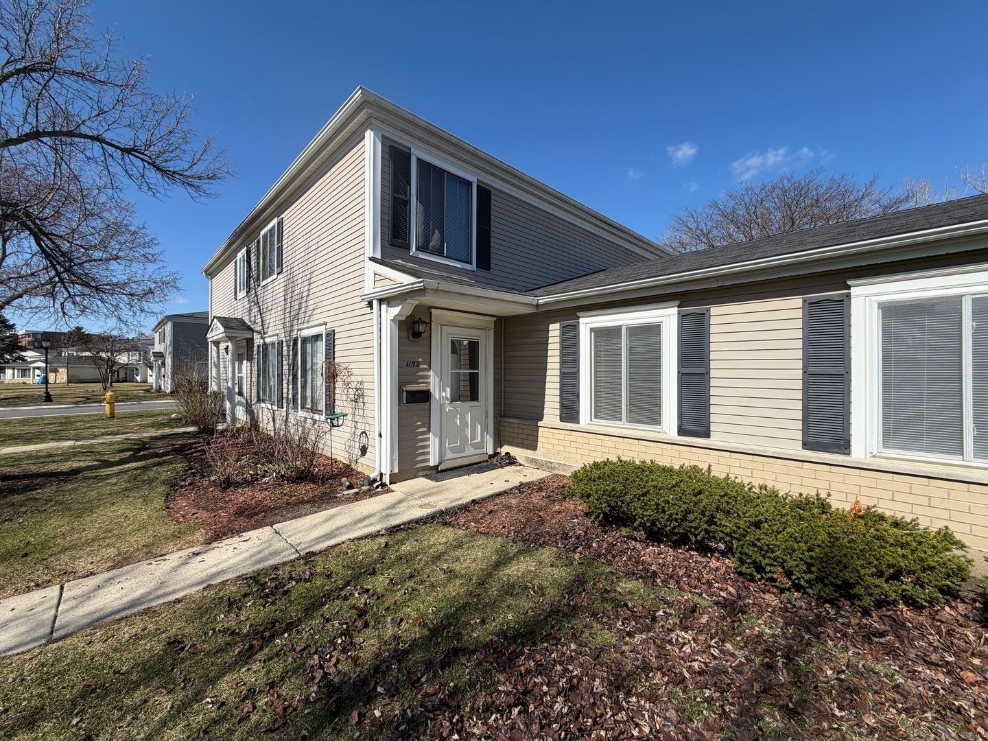 1152 Cove Drive #212B — Prospect Heights, IL 60070