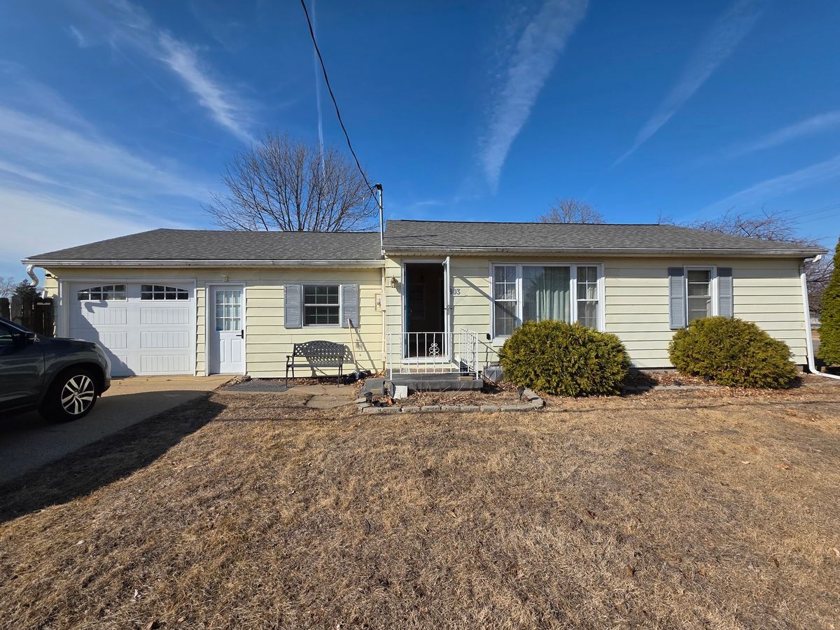 803 17th Avenue, Camanche, IA 52730