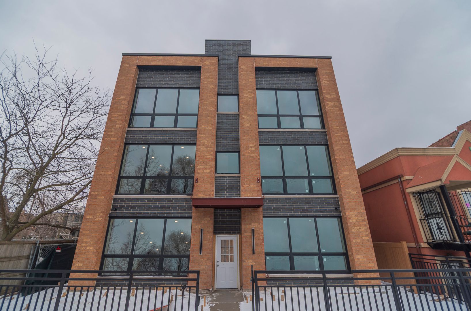 3738 S Calumet Avenue #1N — Chicago, IL 60653