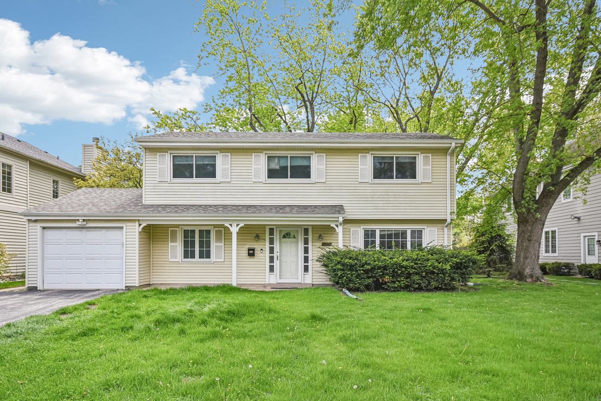 1235 Dartmouth Lane, Deerfield, IL 60015