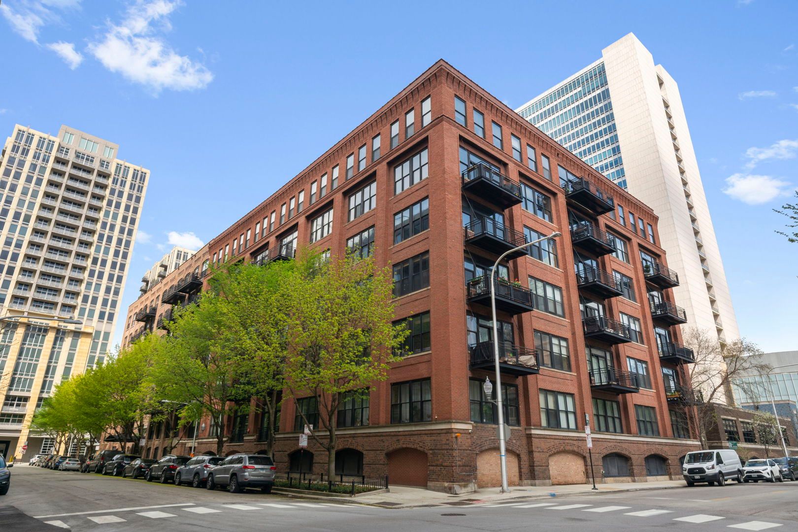 520 W Huron Street #705 — Chicago, IL 60654