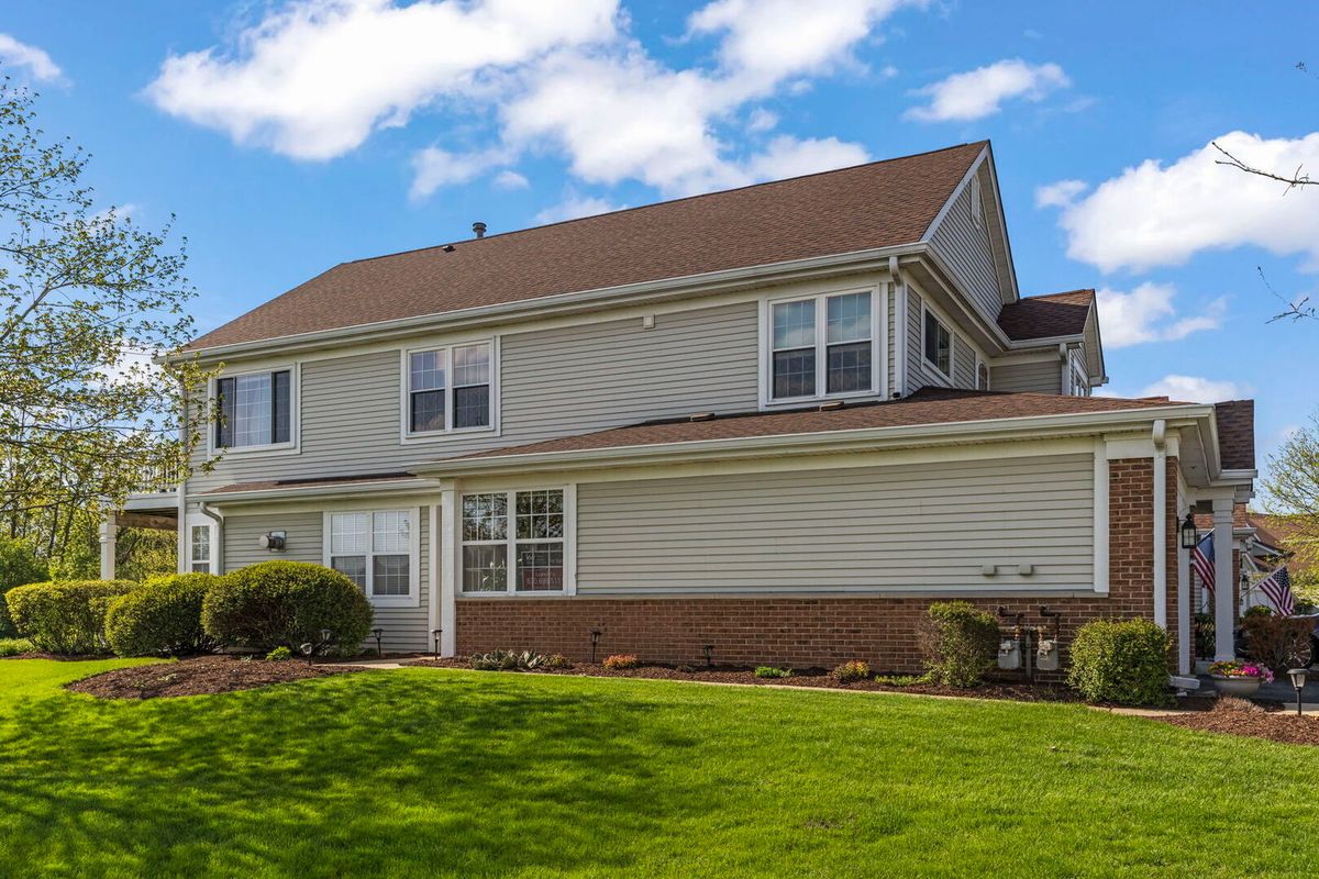 31301 Kline Circle, Warrenville, IL 60555