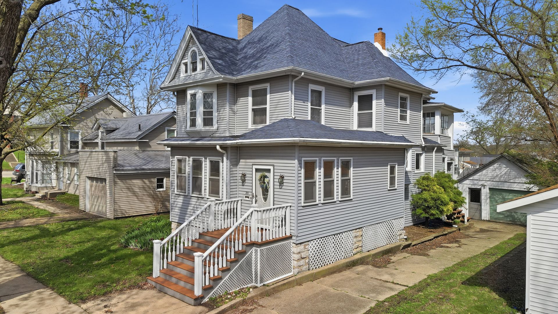 215 W 7th Street — Dixon, IL 61021