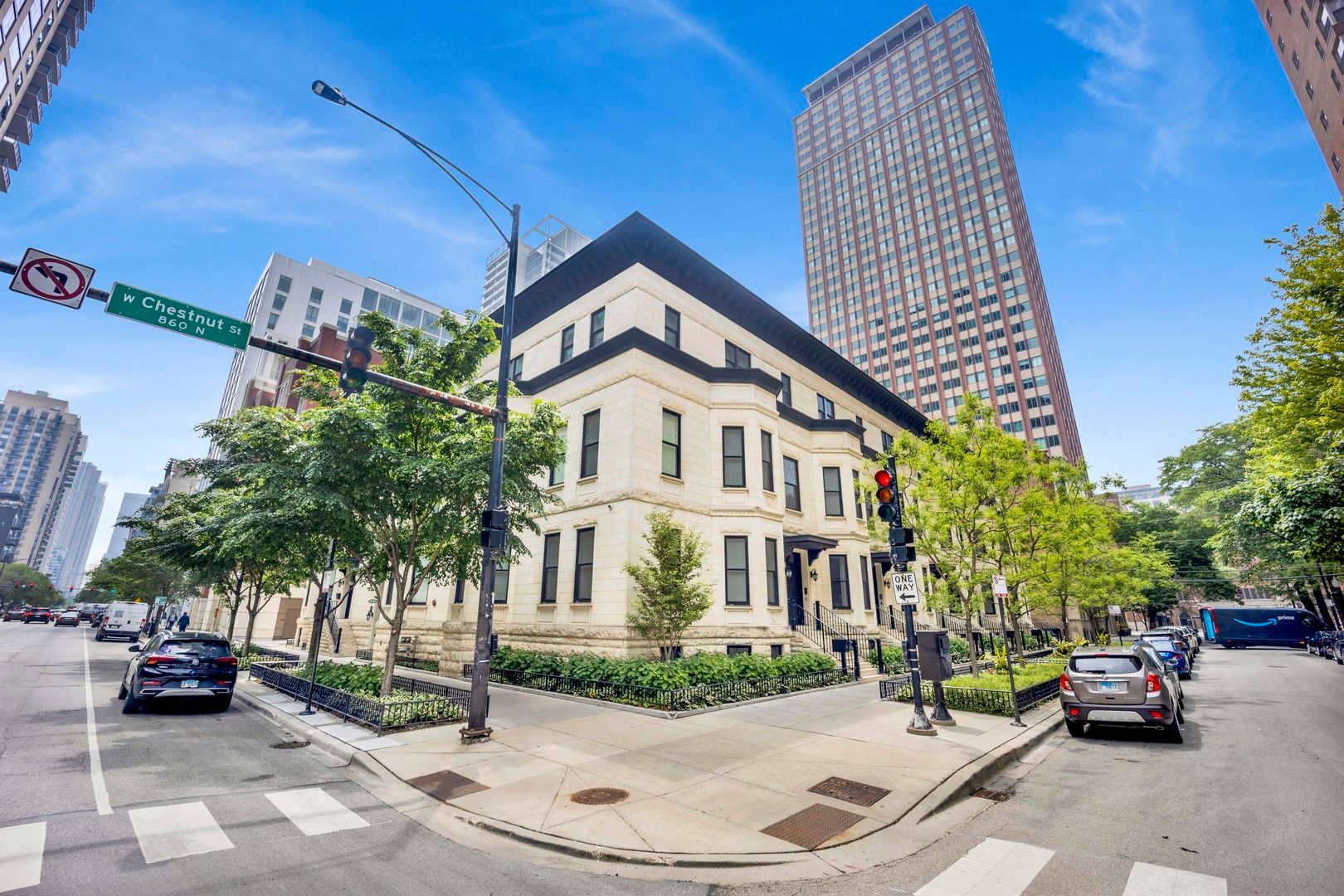 103 W Chestnut Street — Chicago, IL 60610