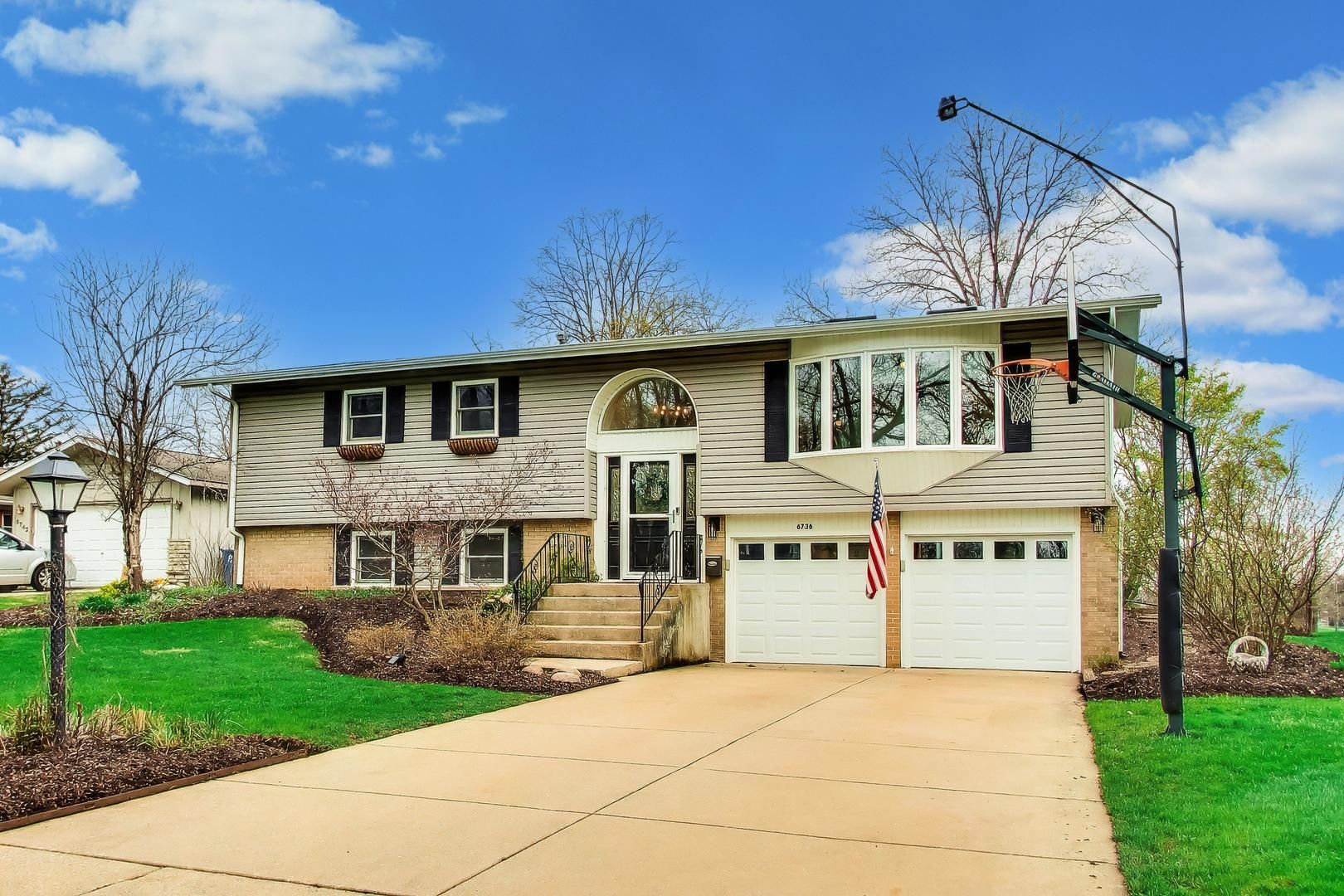 6736 Meadowcrest Drive — Downers Grove, IL 60516