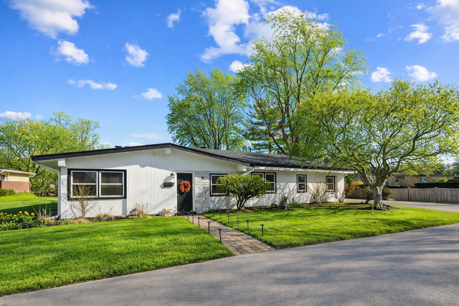 8 Rob Road — Mount Prospect, IL 60056