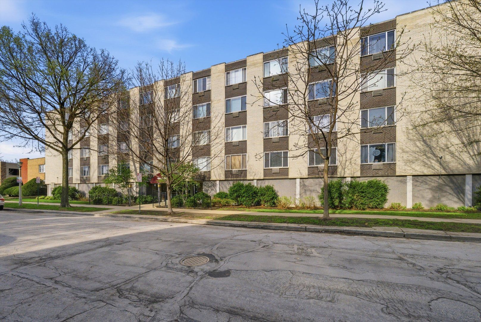 201 S Maple Avenue #103 — Oak Park, IL 60302