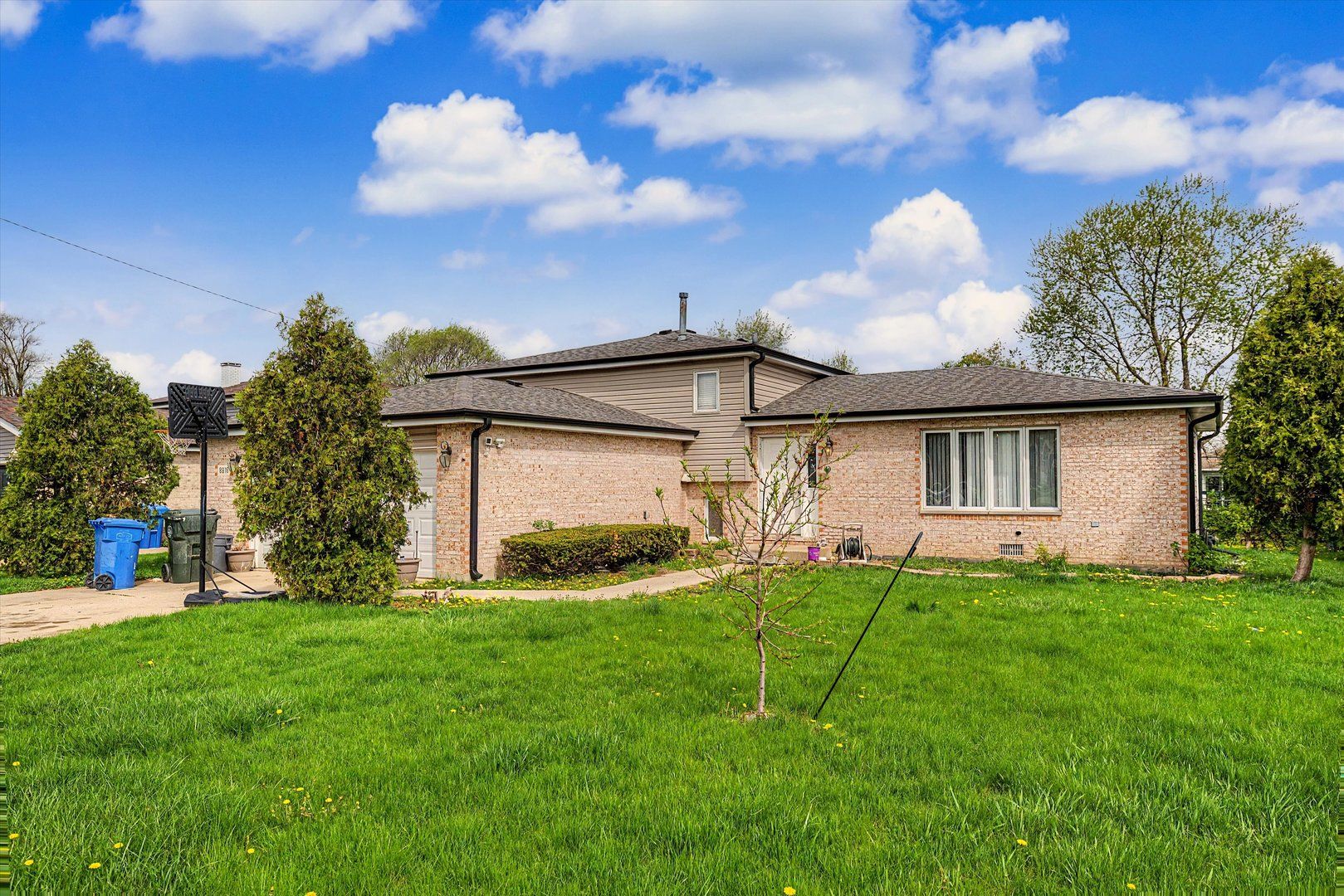 8916 85th Place — Justice, IL 60458