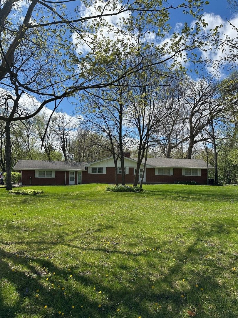 2030 Crestwood Lane — Palatine, IL 60067