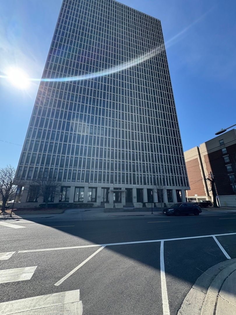 6700 S South Shore Drive #12E — Chicago, IL 60649