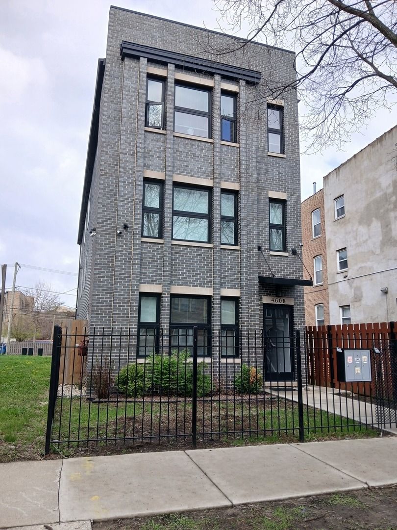 4608 Indiana Avenue, Chicago, IL 60653