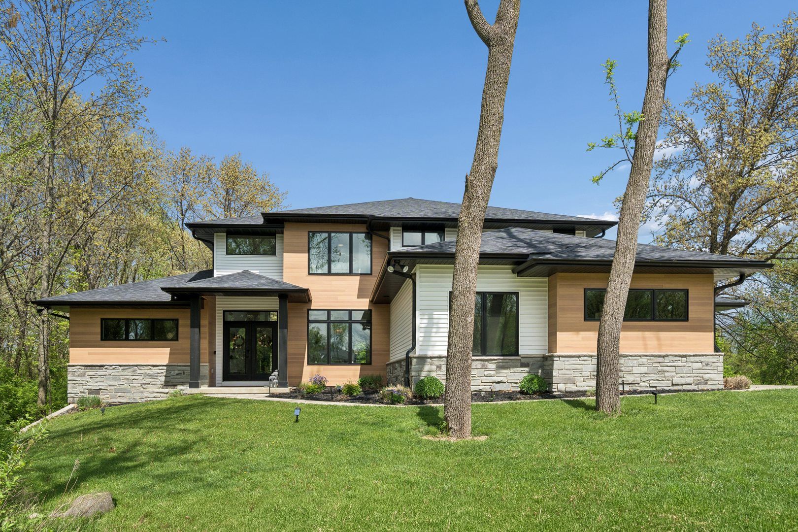 600 W 6th St Court — Coal Valley, IL 61240