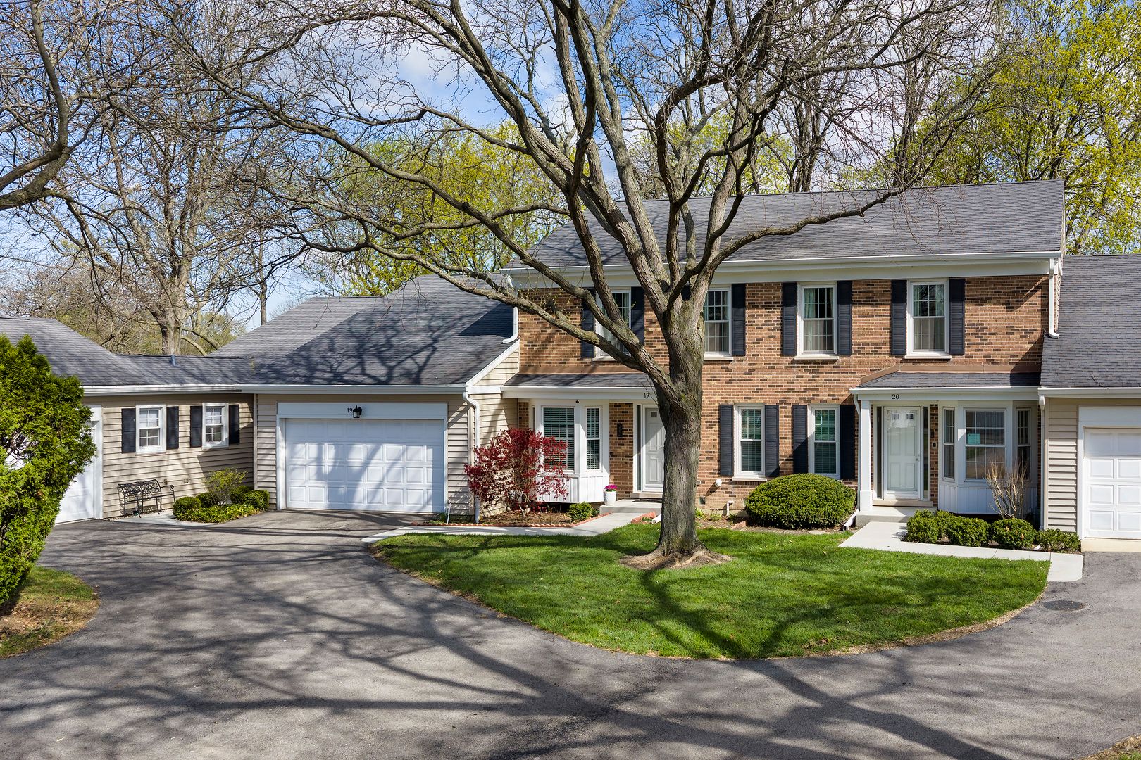 19 The Court of Greenway #19 — Northbrook, IL 60062