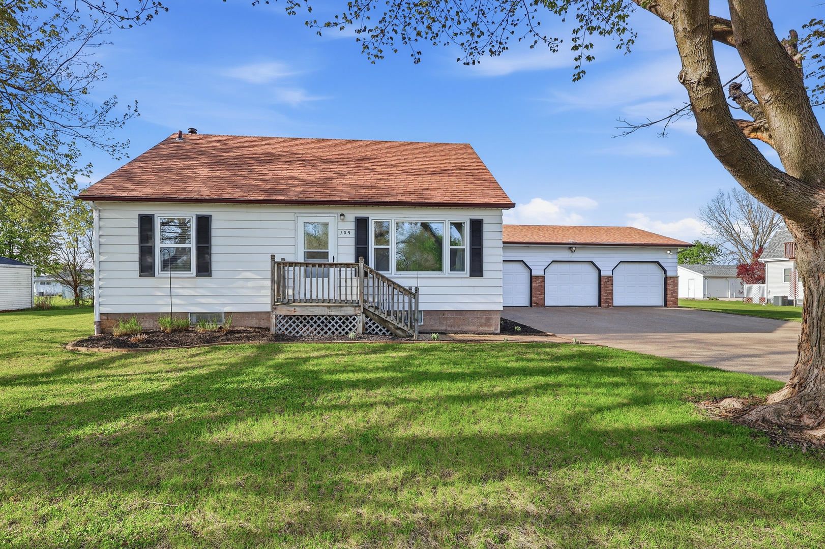 109 5th Avenue — Colona, IL 61241