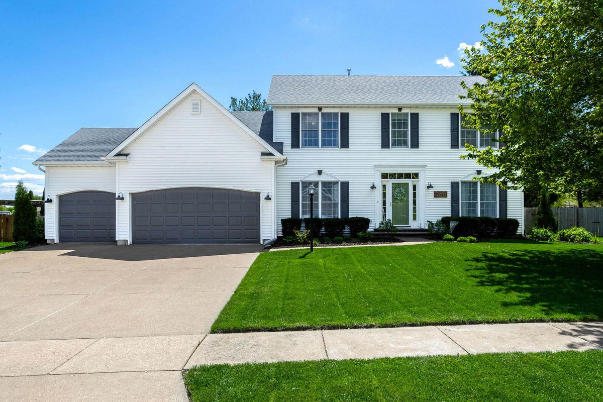2611 Heather Glen Circle, Bettendorf, IA 52722