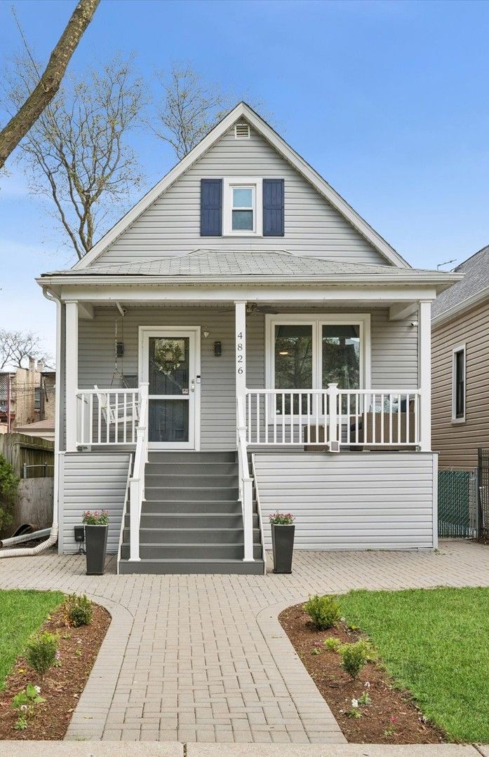 4826 W Pensacola Avenue — Chicago, IL 60641