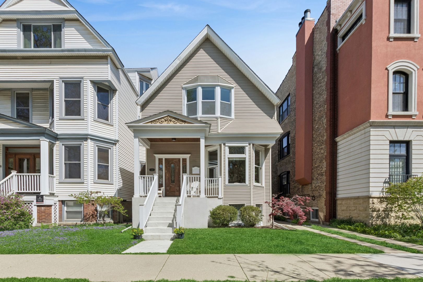 2106 W Addison Street — Chicago, IL 60618