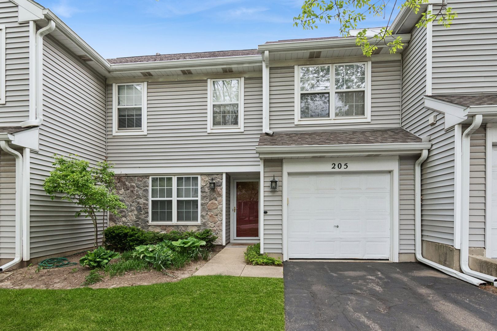 205 Parkview Drive — Wauconda, IL 60084