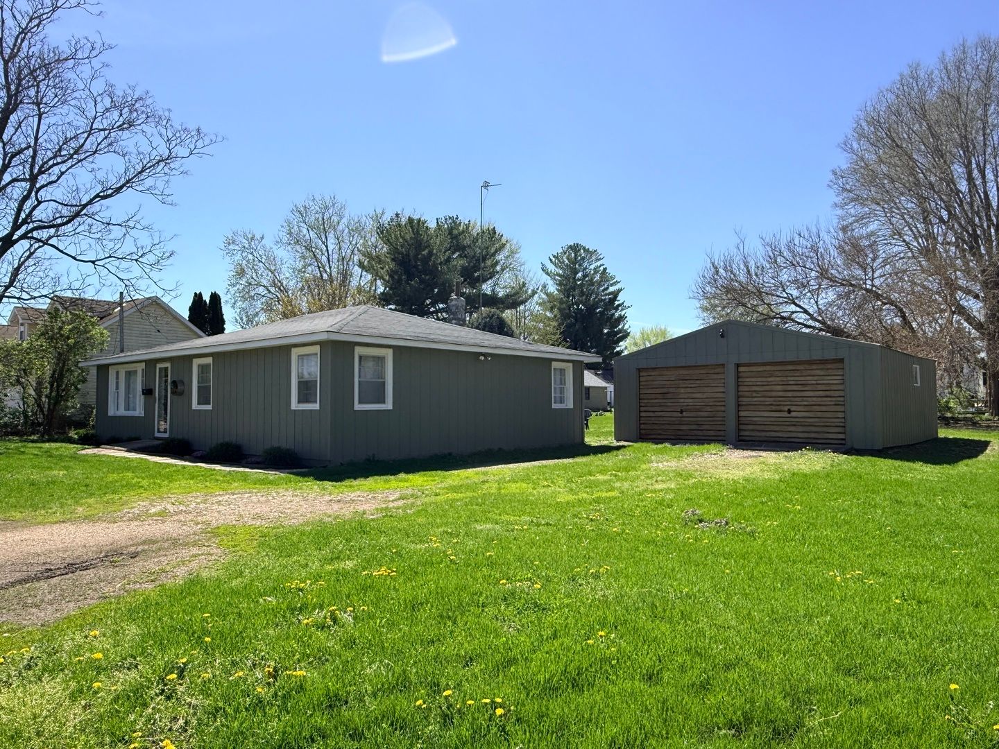114 S Commercial Avenue — Amboy, IL 61310