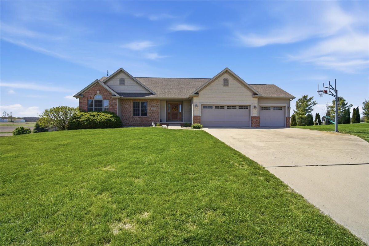 10372 Lyonheart Lane — Bloomington, IL 61705