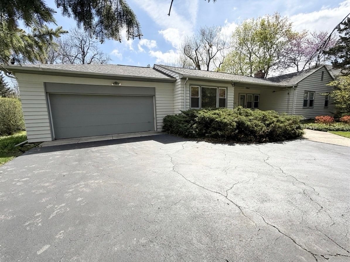 1533 Crabtree Lane — Deerfield, IL 60015