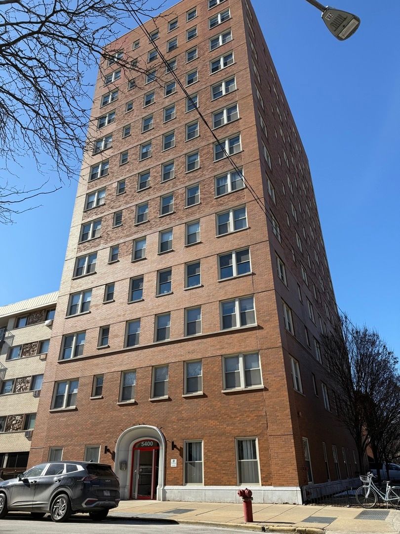 5400 S Harper Avenue #204 — Chicago, IL 60615