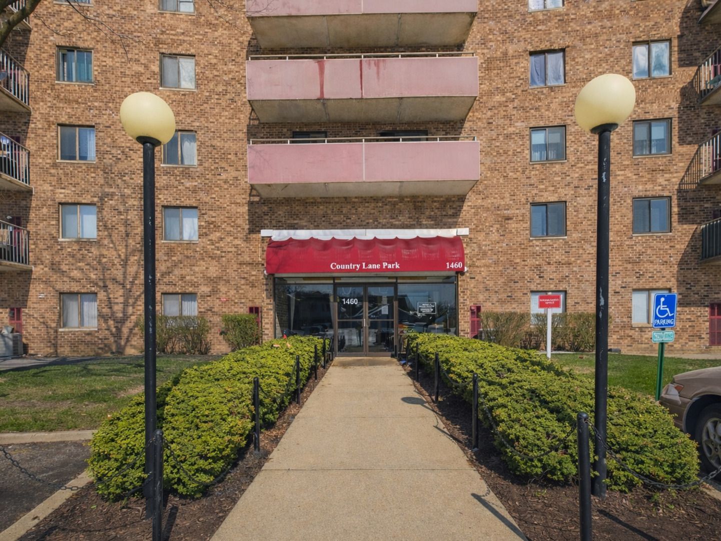 1460 Fairlane Drive #228 — Schaumburg, IL 60193