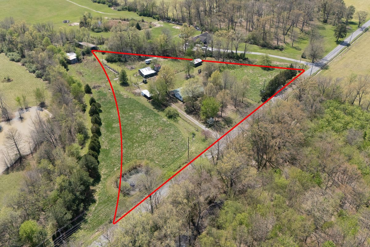 13849 Mustang Road, Marion, IL 62959