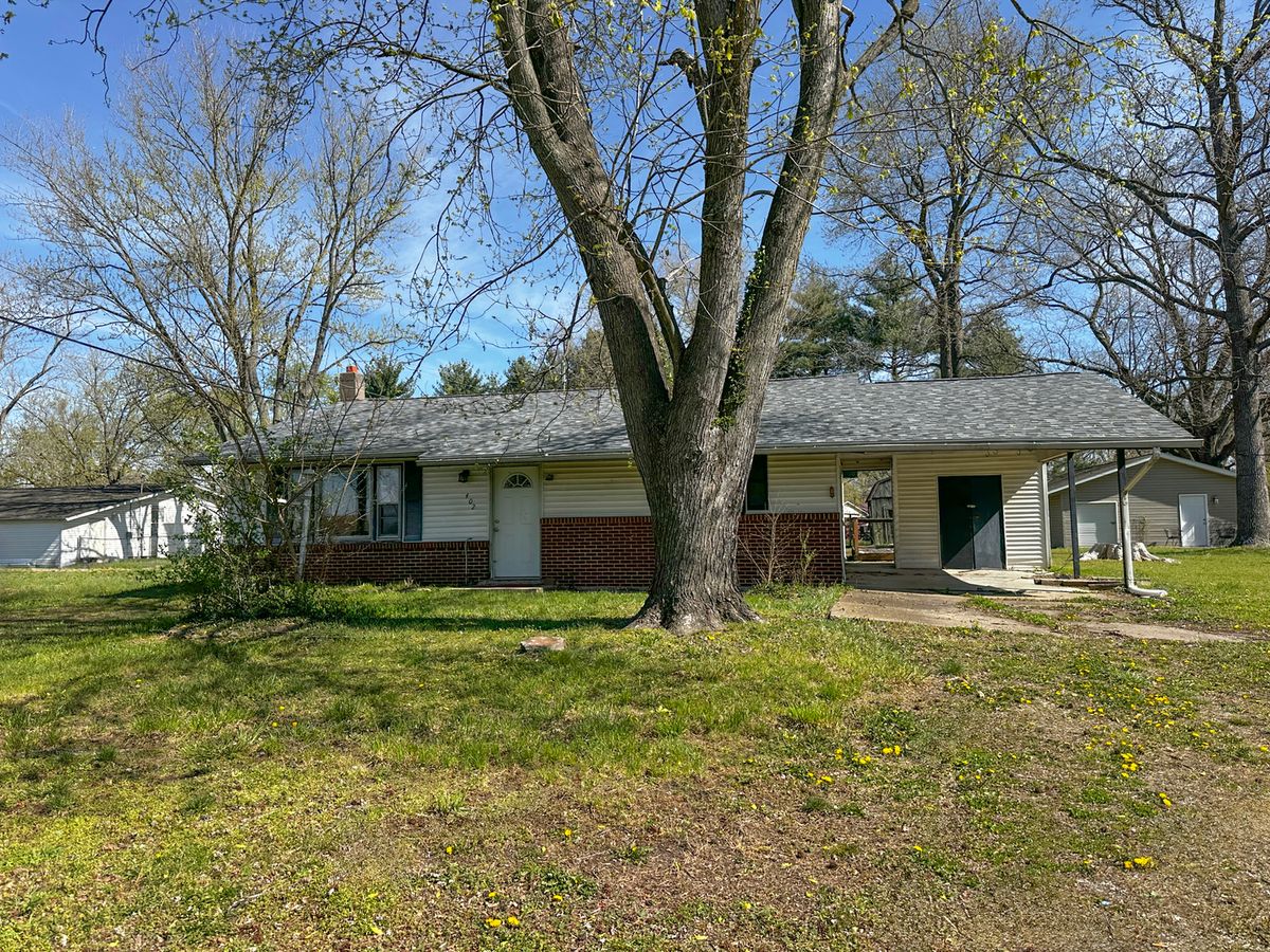 402 E Logan Street, Desoto, IL 62924