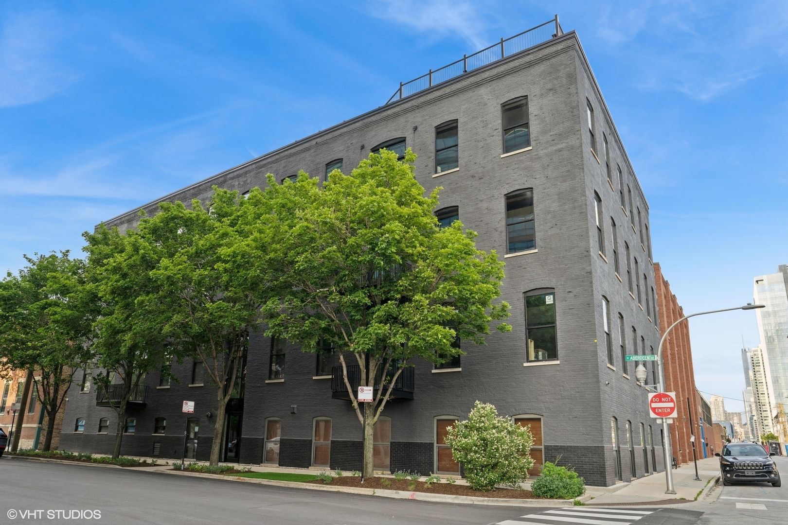 401 Aberdeen Street — Chicago, IL 60642