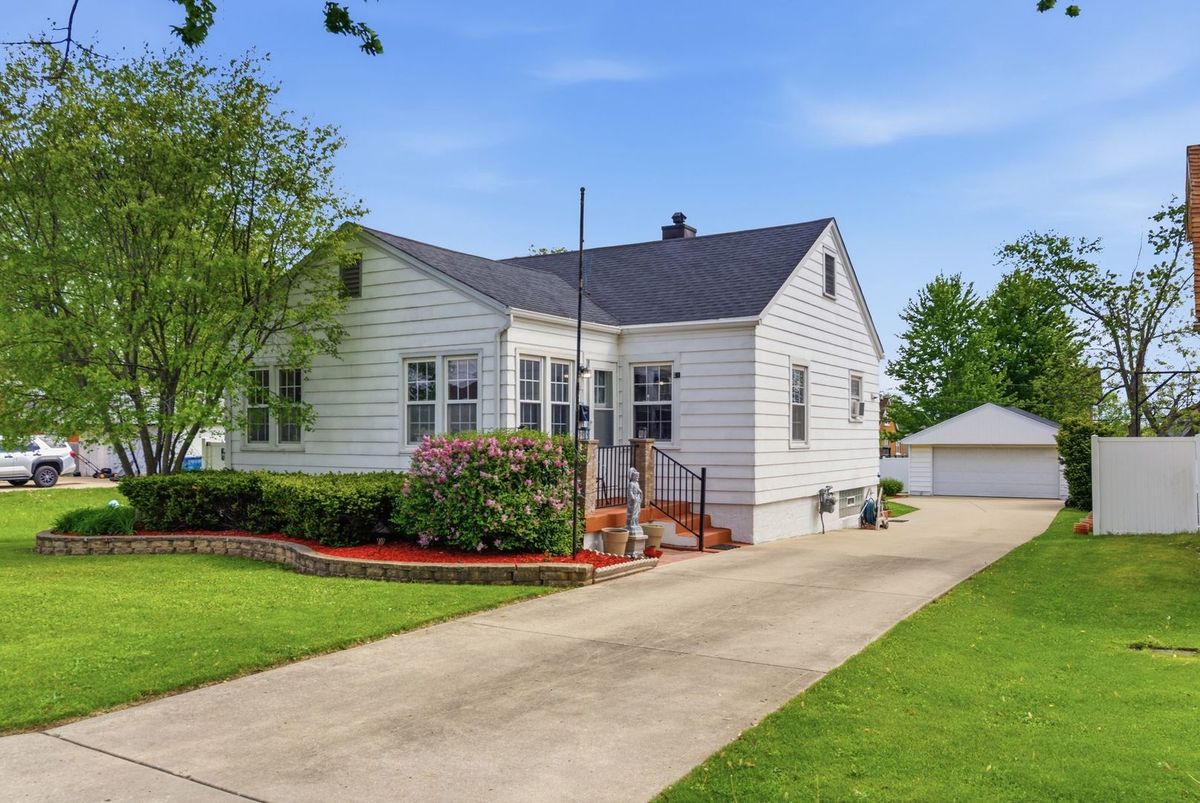 1608 Center Street, Crest Hill, IL 60403
