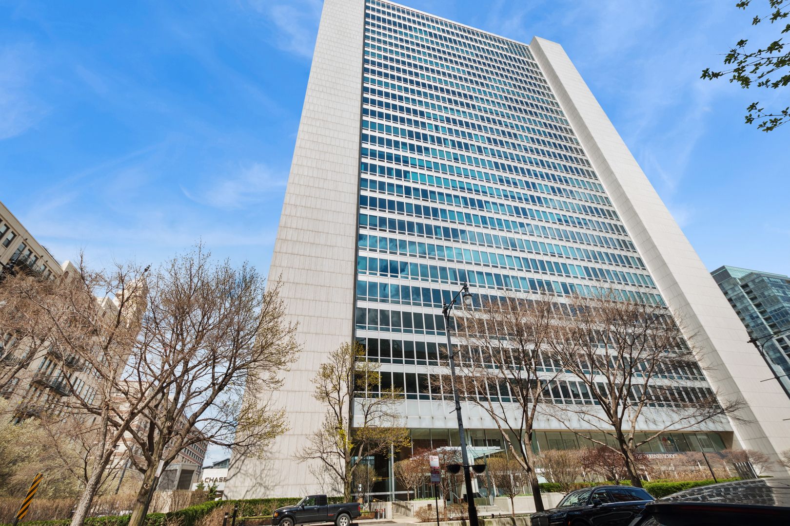 500 W SUPERIOR Street #813 — Chicago, IL 60654