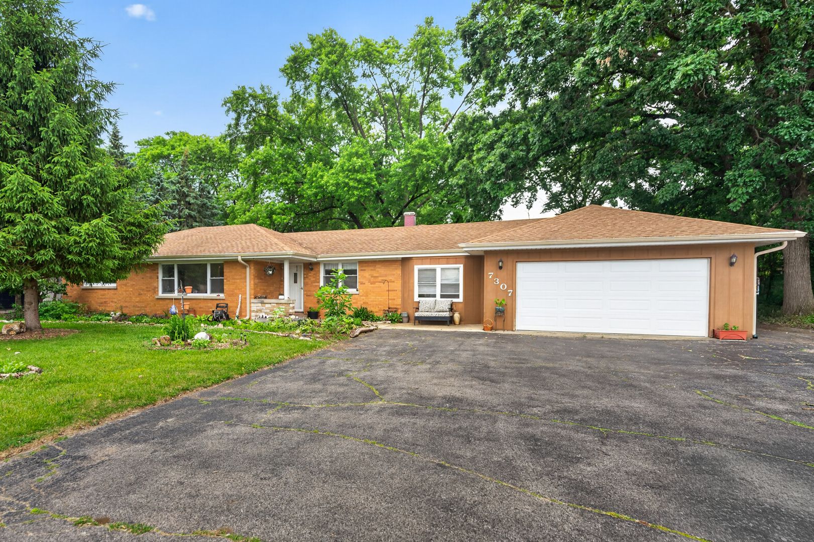 7307 W College Drive — Palos Heights, IL 60463