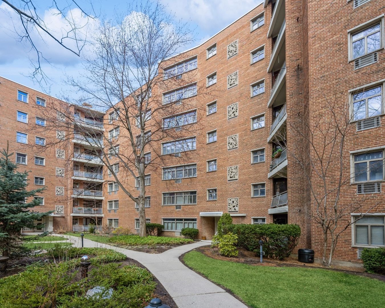 1864 Sherman Avenue #5NW — Evanston, IL 60201