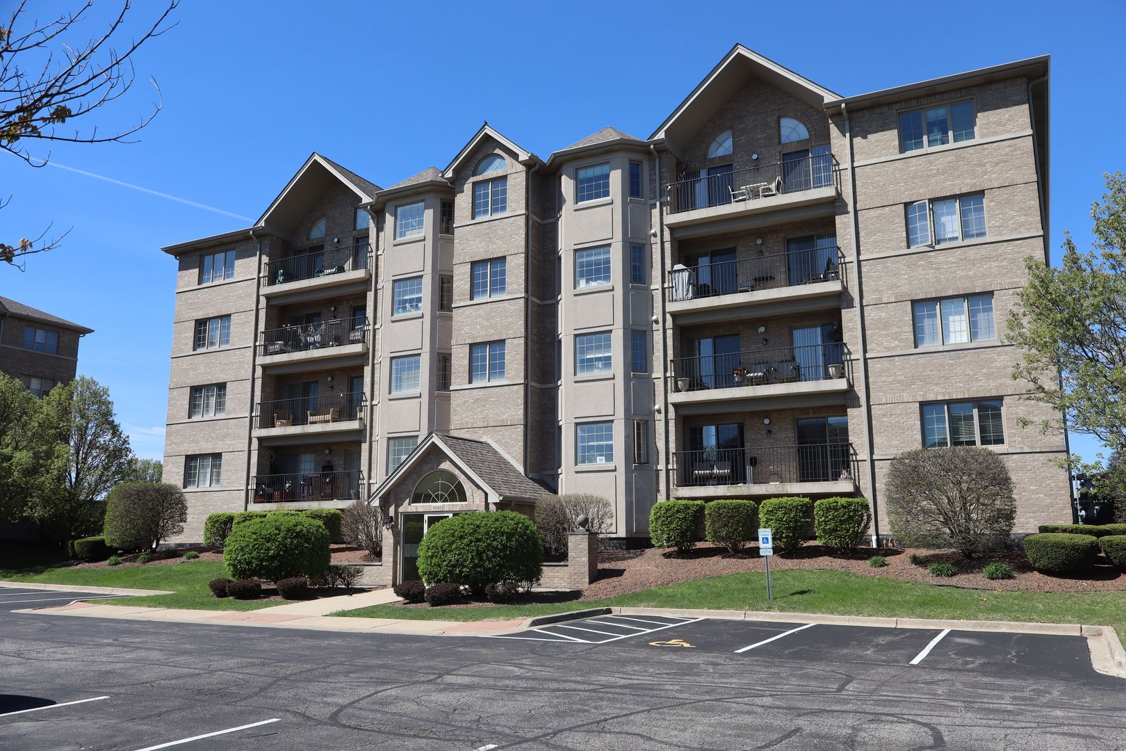 14160 SHEFFIELD Drive #404 — Homer Glen, IL 60491