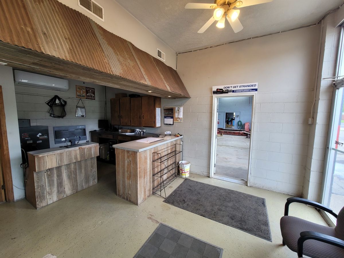 303 E Poplar Street, Odin, IL 62870